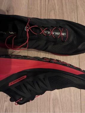 Salomon Black and Red Men’s Trail Shoes Size 12